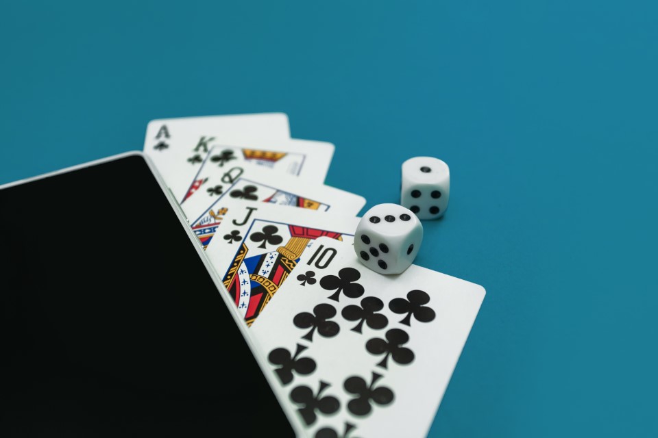 playing-cards-poker-dice-phone-green-blue-online-betting-gambling-singapore-malaysia